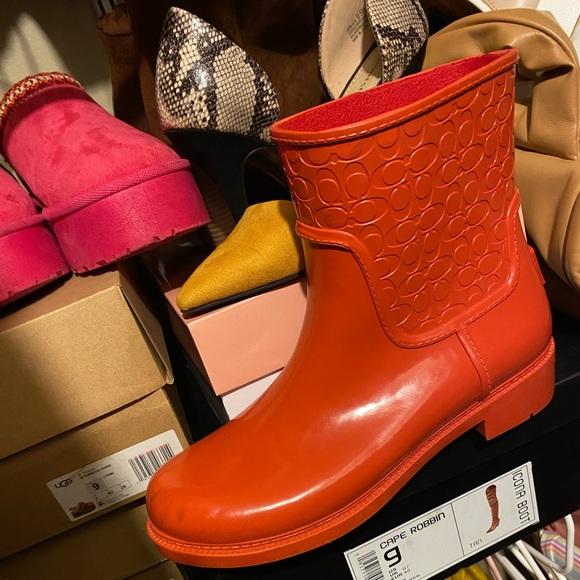 ❤️COACH Signature Embossed Rain Boots - Picture 2 of 2